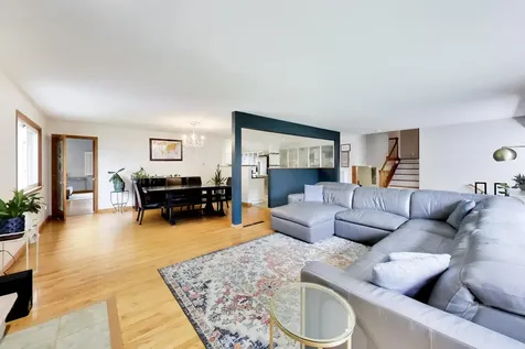 801 East Golfview Drive Mount Prospect IL 60056