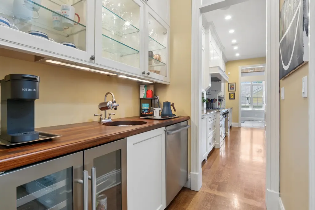 3434 North Marshfield Avenue Chicago IL 60657