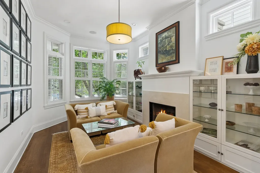 3434 North Marshfield Avenue Chicago IL 60657