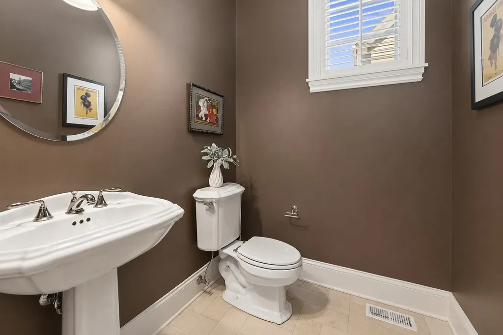 3434 North Marshfield Avenue Chicago IL 60657