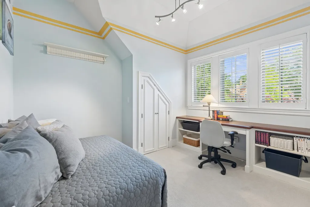 3434 North Marshfield Avenue Chicago IL 60657