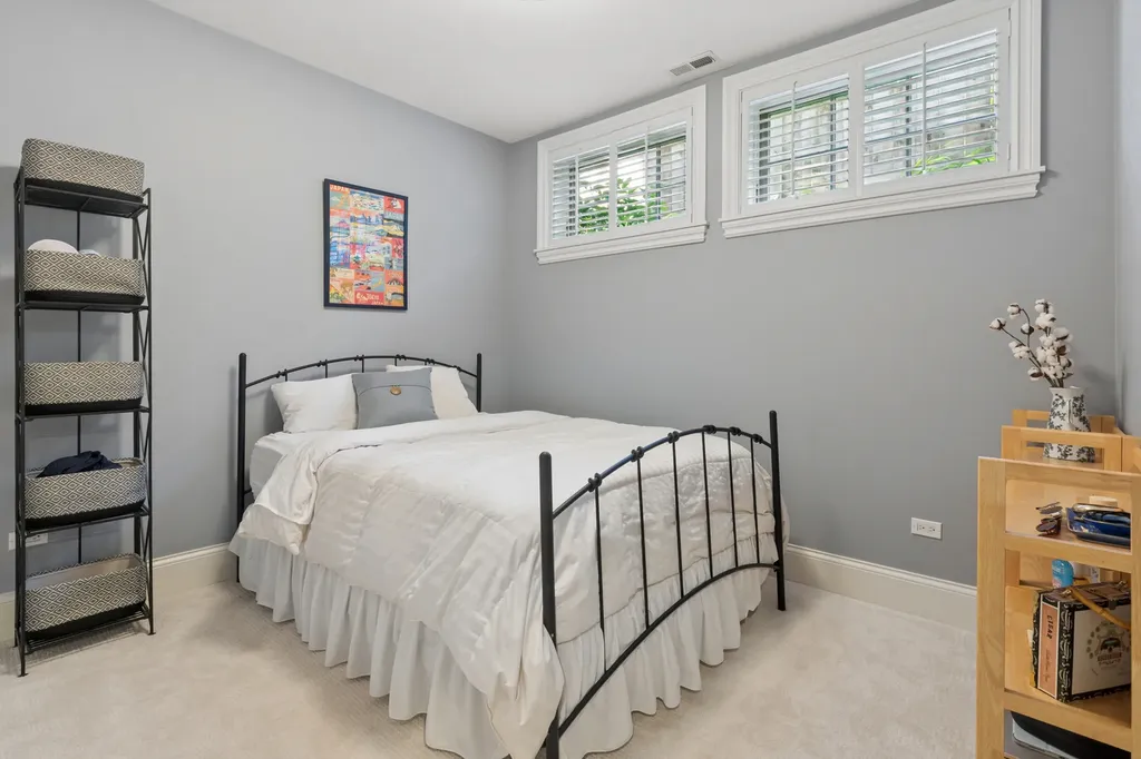 3434 North Marshfield Avenue Chicago IL 60657