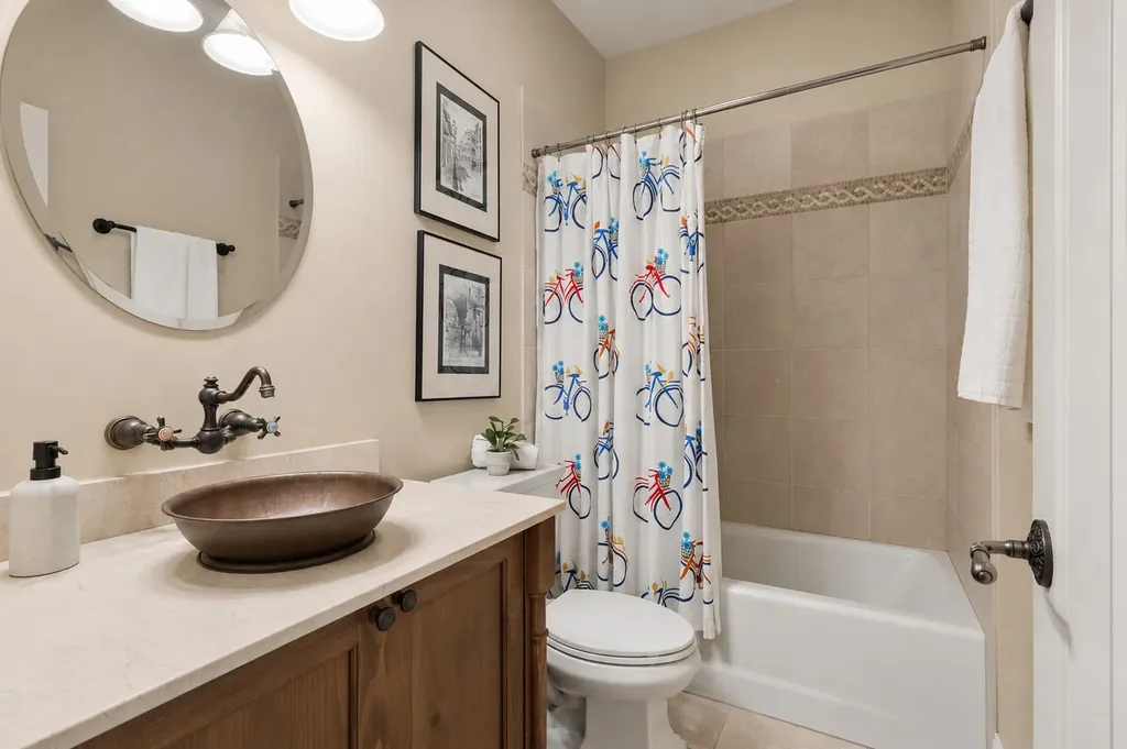 3434 North Marshfield Avenue Chicago IL 60657