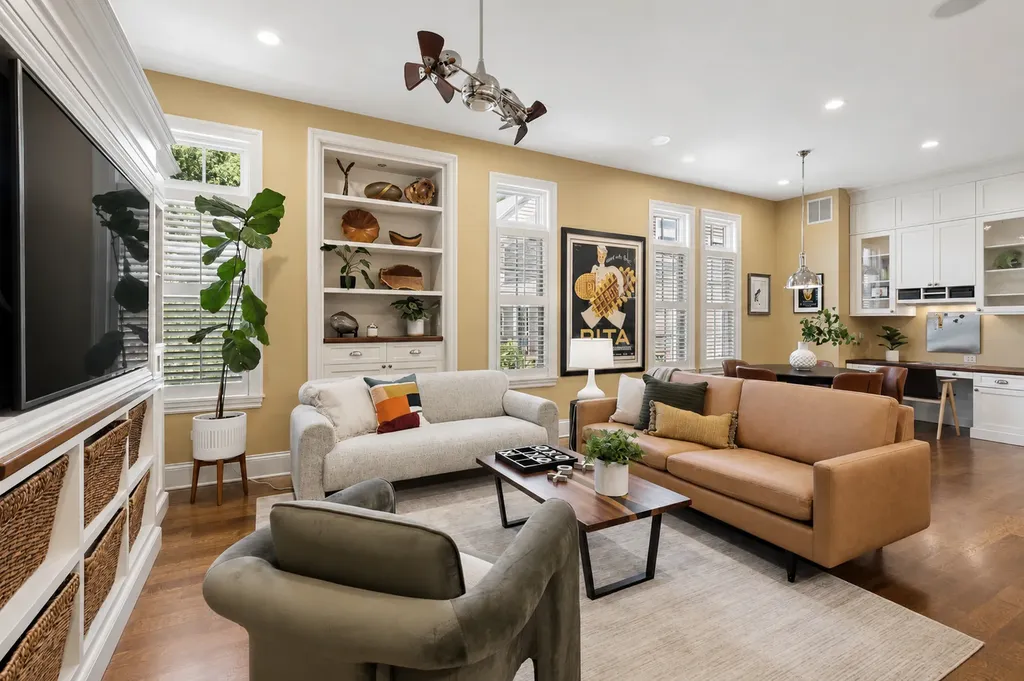 3434 North Marshfield Avenue Chicago IL 60657