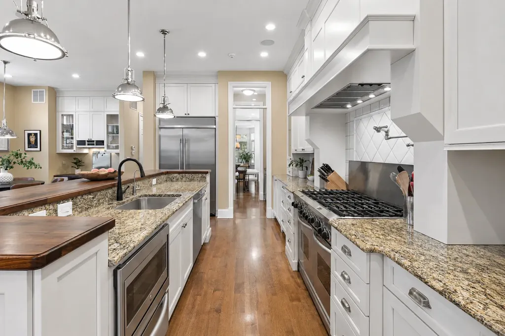 3434 North Marshfield Avenue Chicago IL 60657
