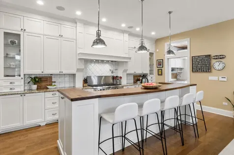 3434 North Marshfield Avenue Chicago IL 60657