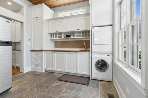 3434 North Marshfield Avenue Chicago IL 60657