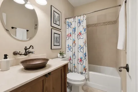 3434 North Marshfield Avenue Chicago IL 60657