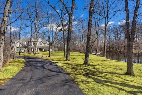 1300 Abington Cambs Drive Lake Forest IL 60045