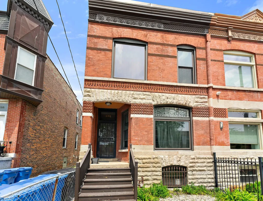 1132 East 44th Street Chicago IL 60653