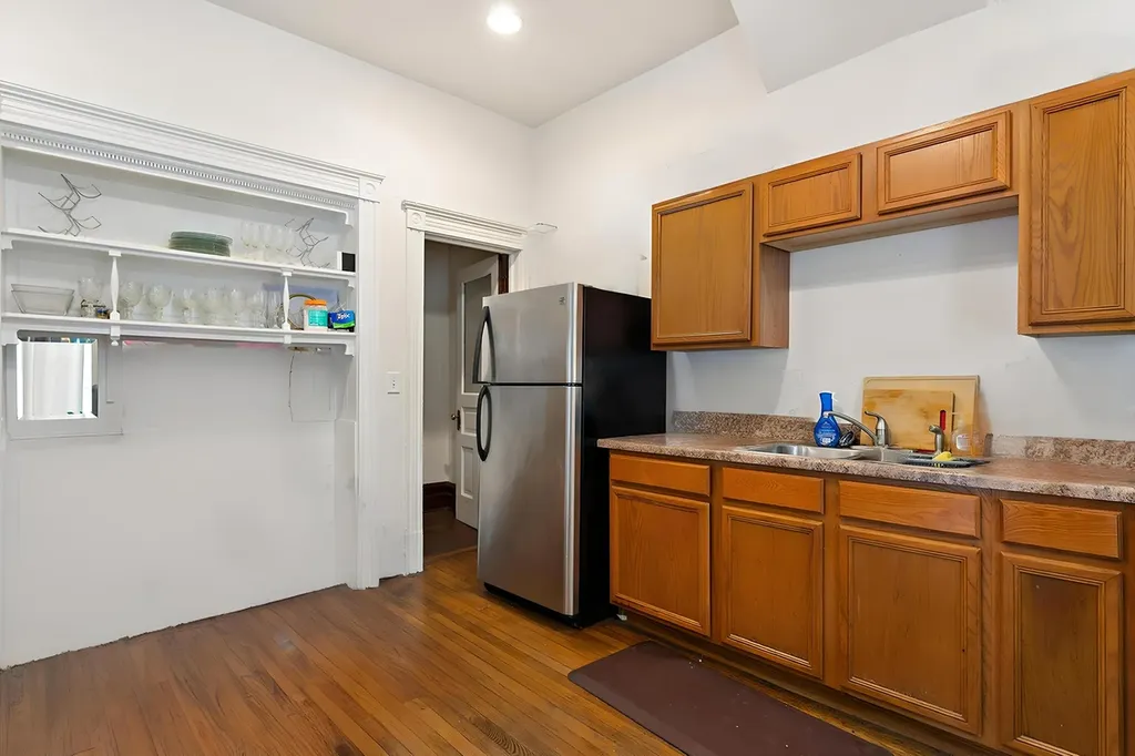 1132 East 44th Street Chicago IL 60653
