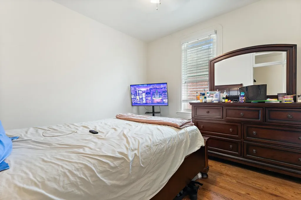 1132 East 44th Street Chicago IL 60653