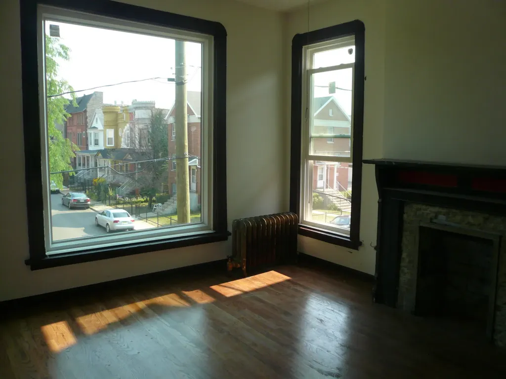1132 East 44th Street Chicago IL 60653