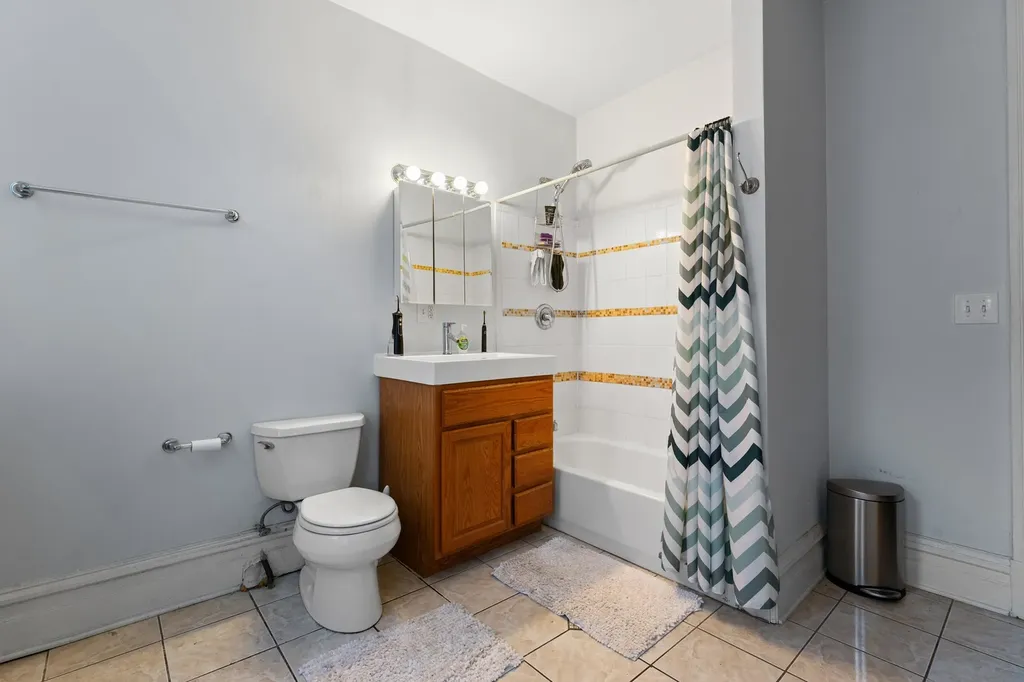 1132 East 44th Street Chicago IL 60653