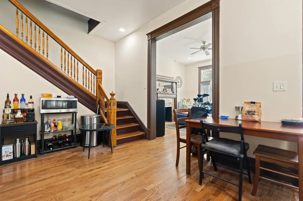 1132 East 44th Street Chicago IL 60653