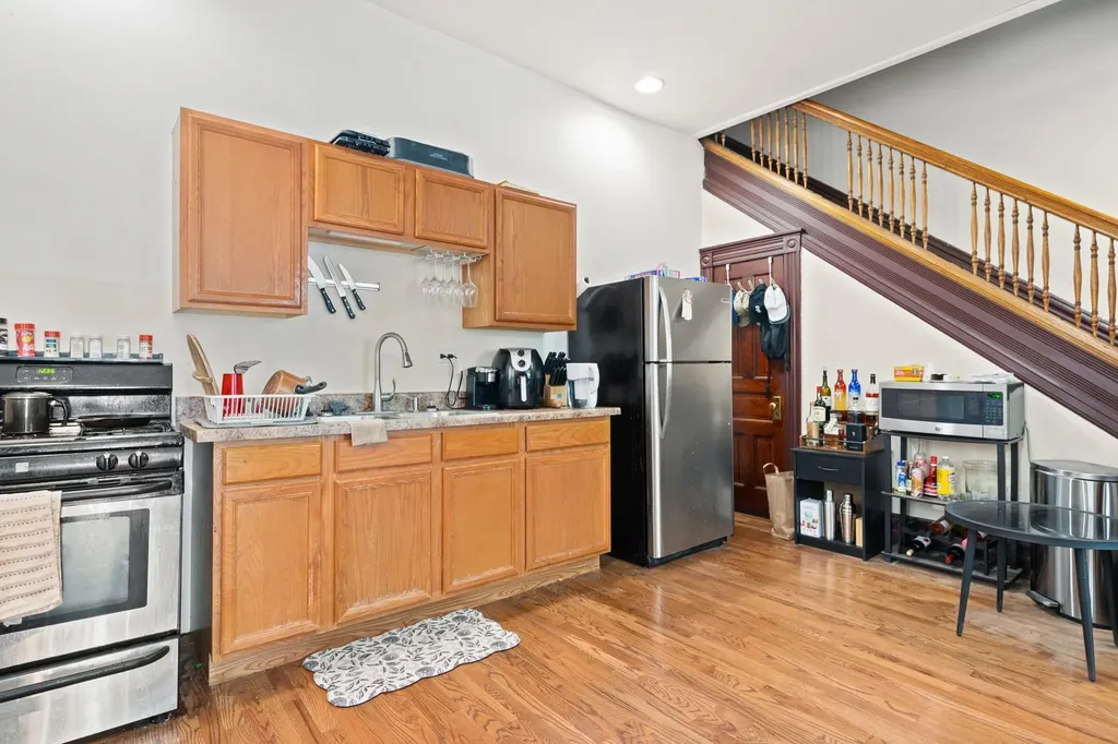 1132 East 44th Street Chicago IL 60653