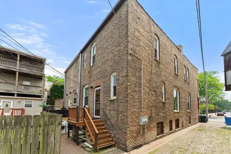 1132 East 44th Street Chicago IL 60653