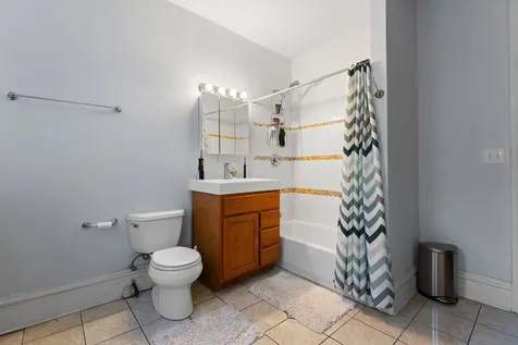 1132 East 44th Street Chicago IL 60653