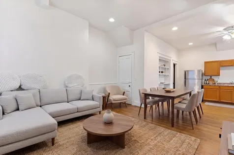1132 East 44th Street Chicago IL 60653