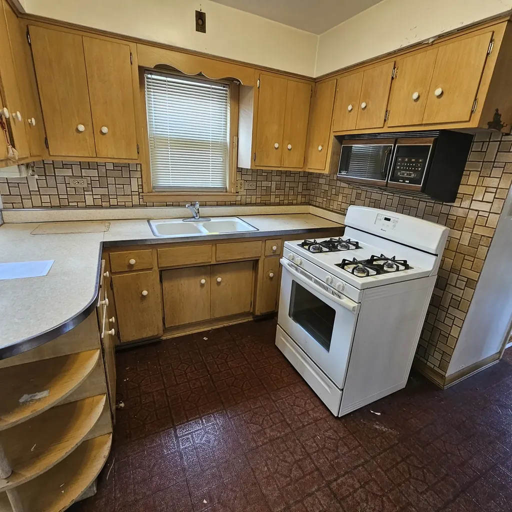 3628 West 69th Street Chicago IL 60629