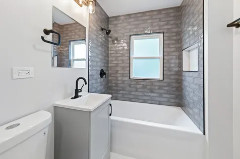 5002 West Gunnison Street Chicago IL 60630