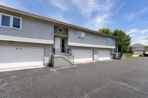 812 Maple Lane Wheeling IL 60090