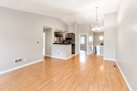 812 Maple Lane Wheeling IL 60090