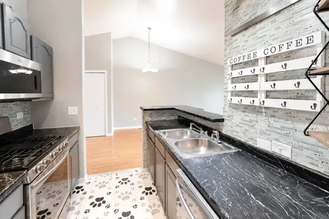 812 Maple Lane Wheeling IL 60090