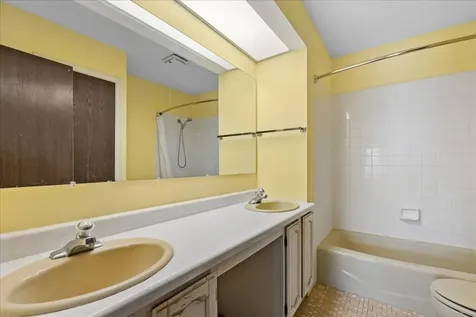 1108 Wellington Avenue Libertyville IL 60048