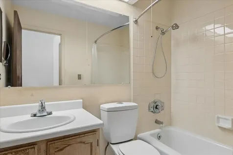1108 Wellington Avenue Libertyville IL 60048