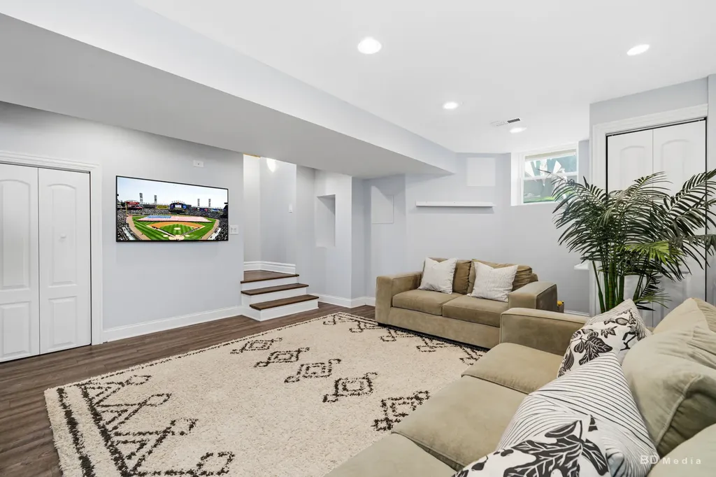 4146 North Kilbourn Avenue Chicago IL 60641