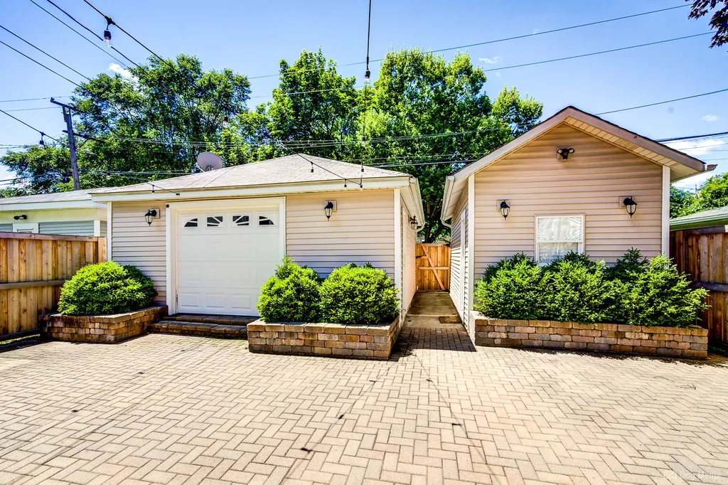 4146 North Kilbourn Avenue Chicago IL 60641
