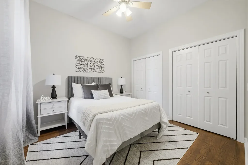 4821 North Damen Avenue Chicago IL 60625