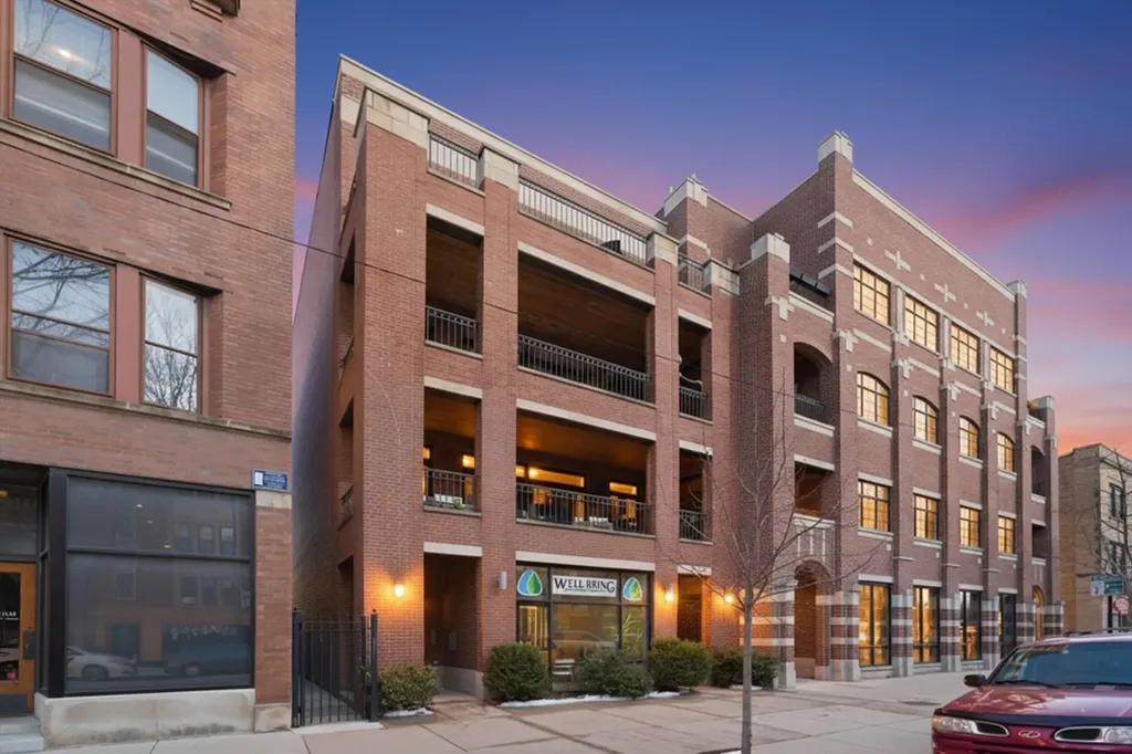 4821 North Damen Avenue Chicago IL 60625