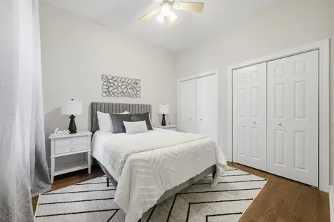 4821 North Damen Avenue Chicago IL 60625