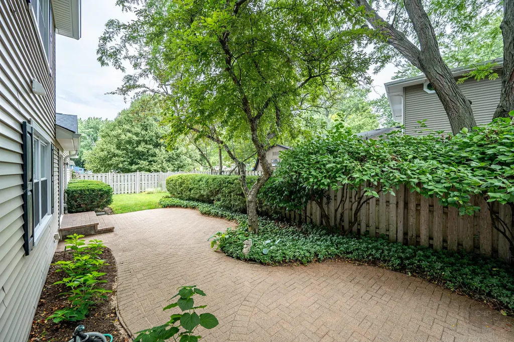 1612 Harris Lane Naperville IL 60565