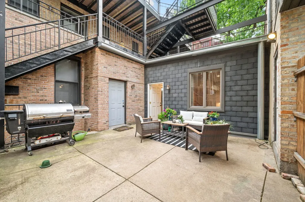 1020 West Roscoe Street Chicago IL 60657