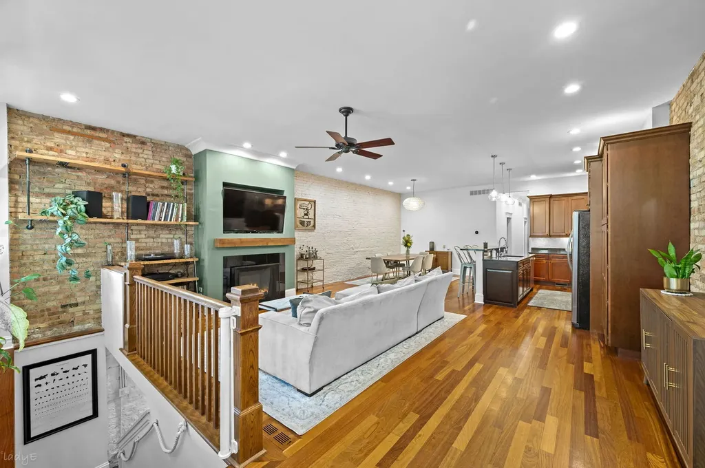 1020 West Roscoe Street Chicago IL 60657