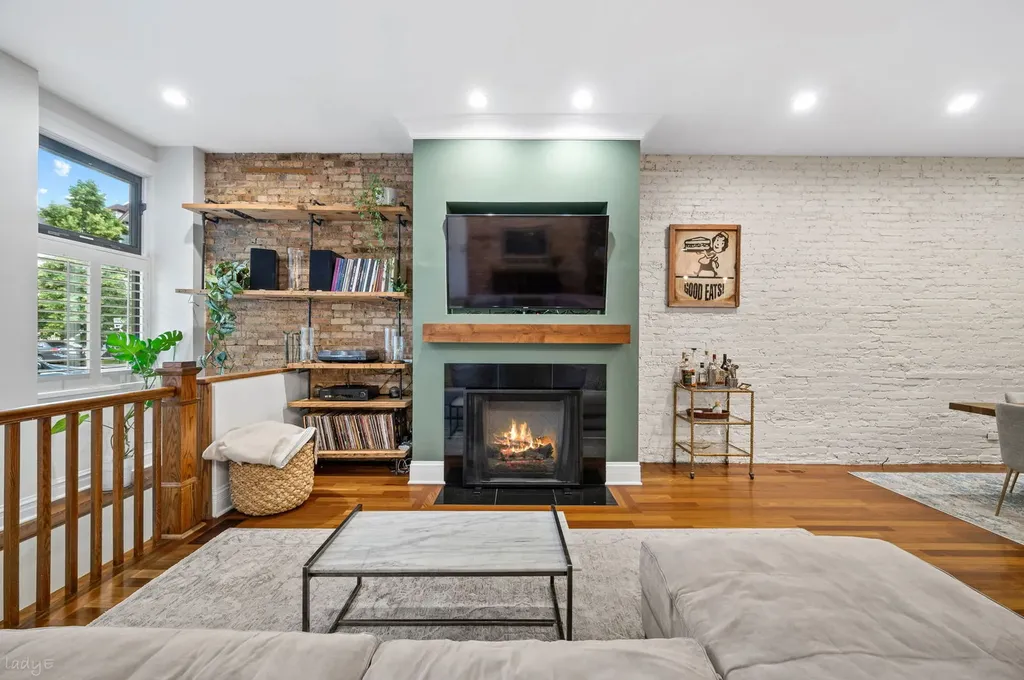1020 West Roscoe Street Chicago IL 60657