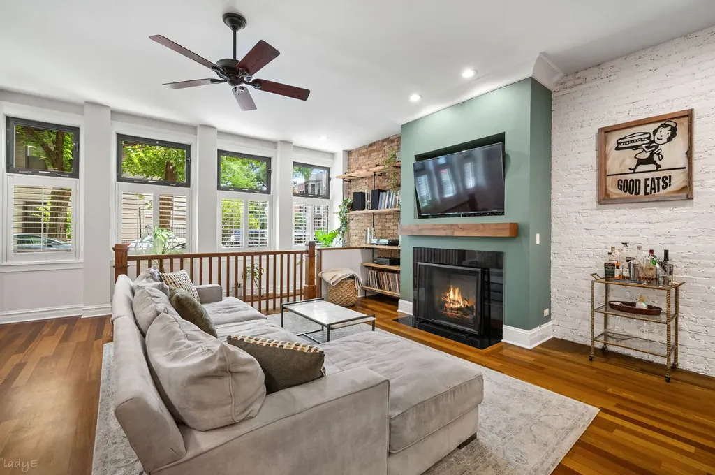 1020 West Roscoe Street Chicago IL 60657