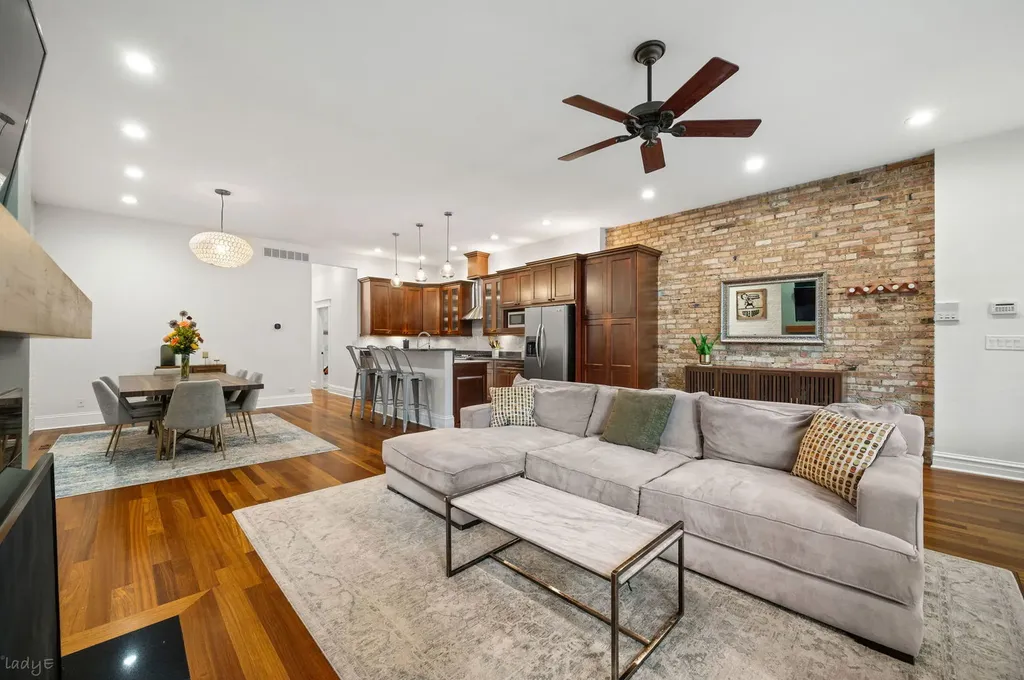 1020 West Roscoe Street Chicago IL 60657