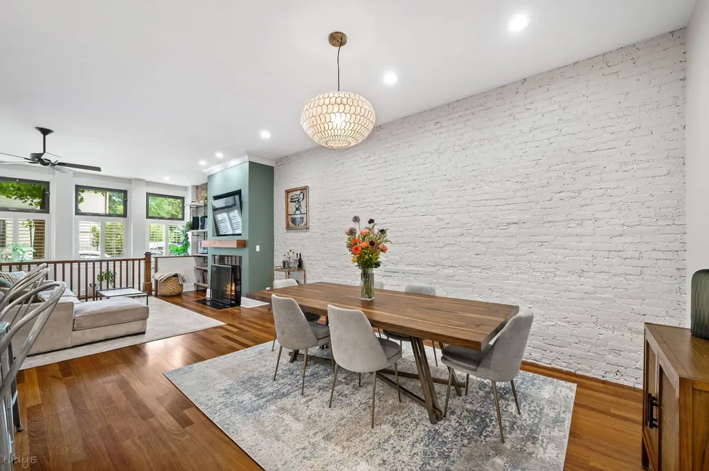 1020 West Roscoe Street Chicago IL 60657