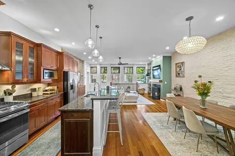 1020 West Roscoe Street Chicago IL 60657