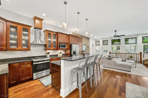 1020 West Roscoe Street Chicago IL 60657