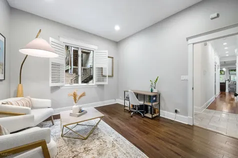 1020 West Roscoe Street Chicago IL 60657