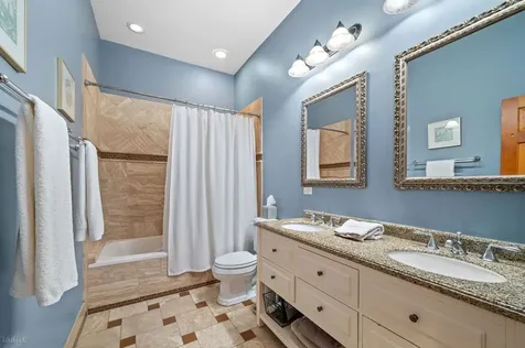 1020 West Roscoe Street Chicago IL 60657