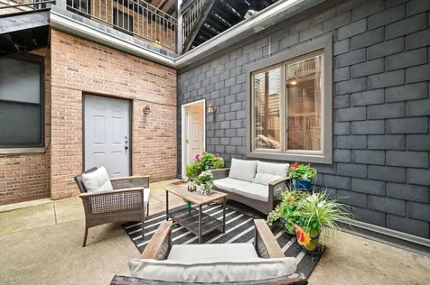 1020 West Roscoe Street Chicago IL 60657