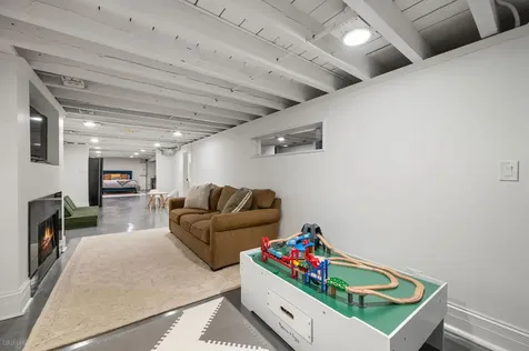 1020 West Roscoe Street Chicago IL 60657