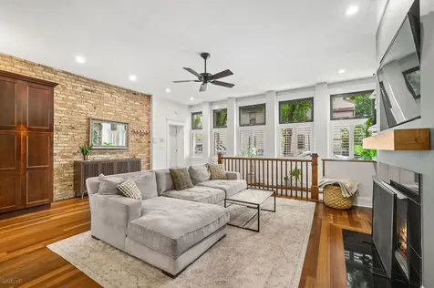 1020 West Roscoe Street Chicago IL 60657