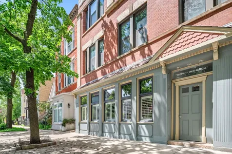 1020 West Roscoe Street Chicago IL 60657